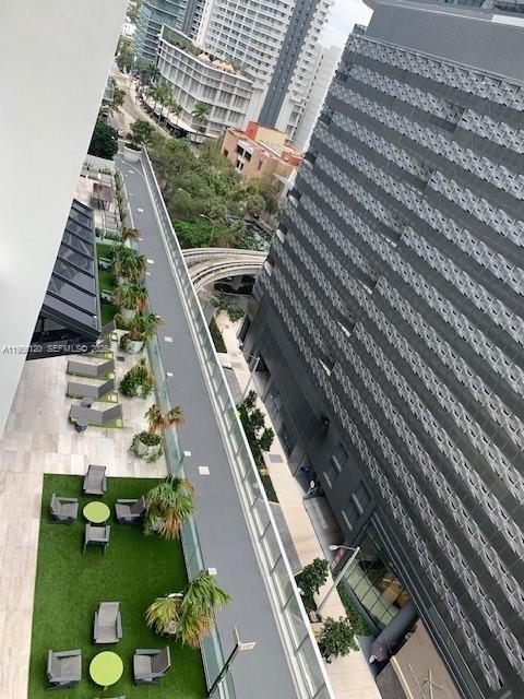 image 1010 Brickell31