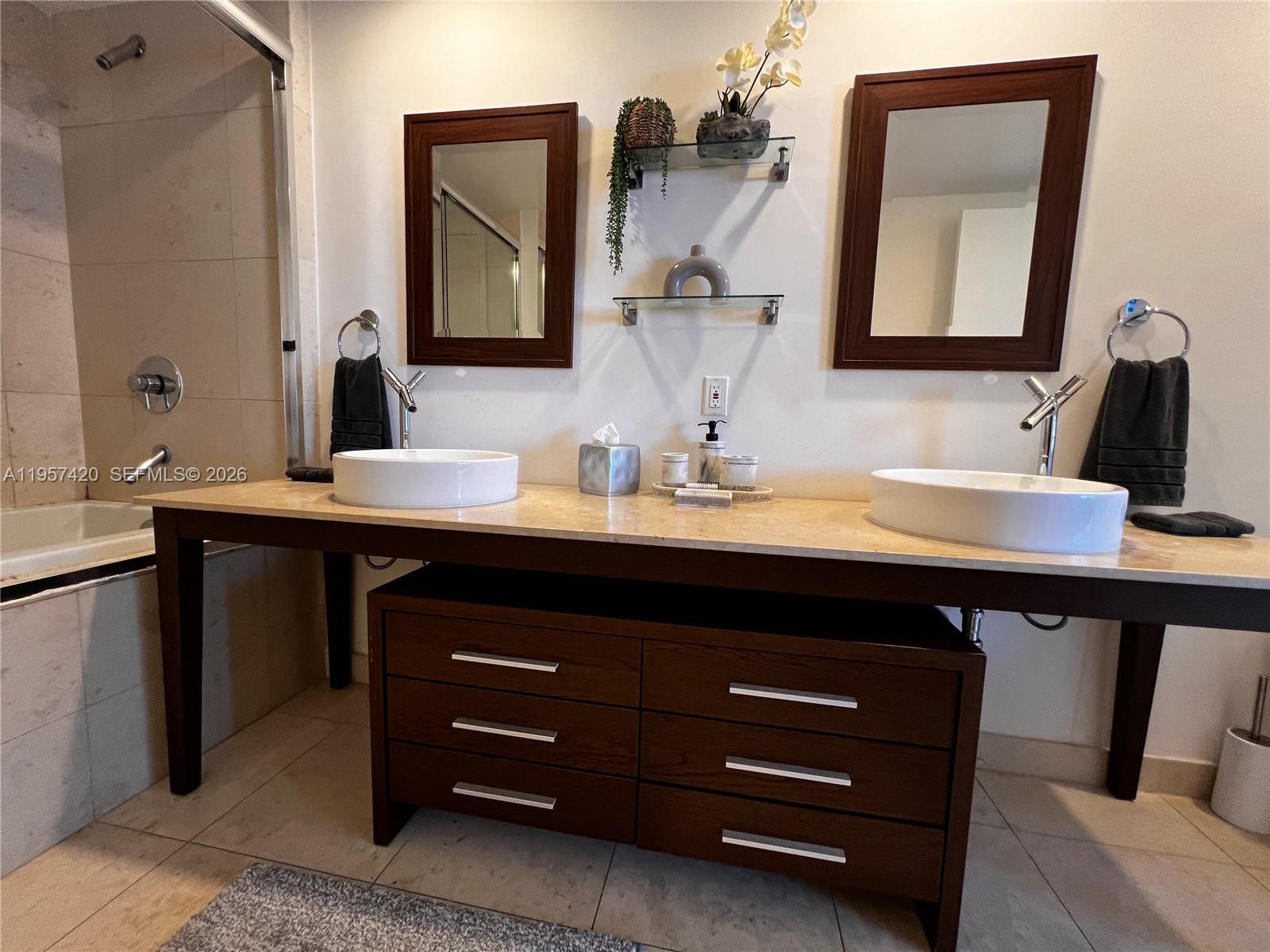 image Icon Brickell I27