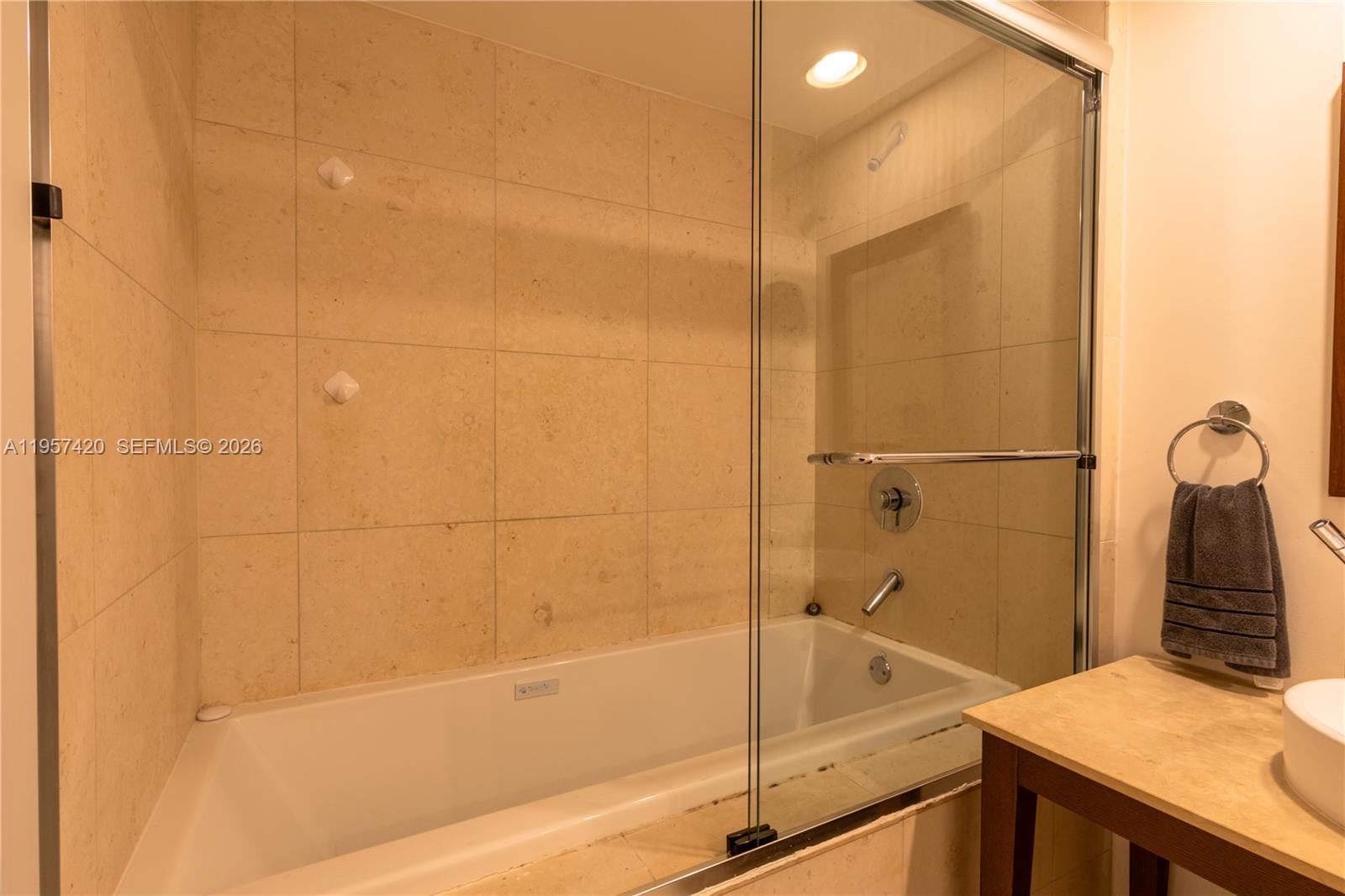 image Icon Brickell I28