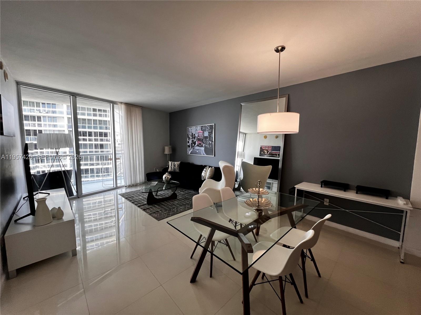 image Icon Brickell I3