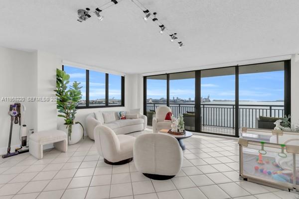 540 Brickell Key Dr #832 Miami, FL 33131