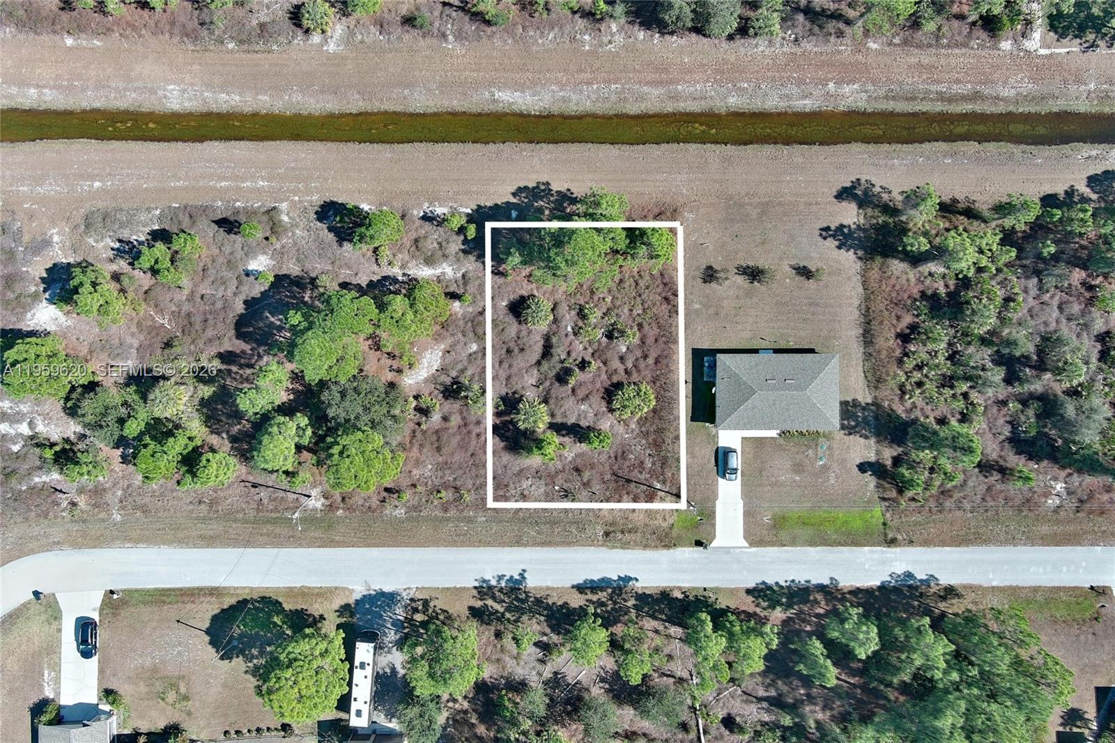 943 Foxdale Ave, lehigh acres, FL 33974
