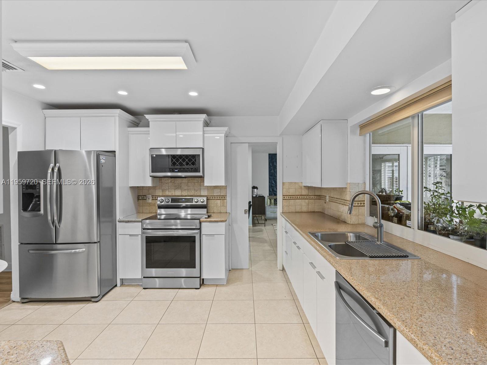 1113 N 46th Ter Hollywood, FL 33021