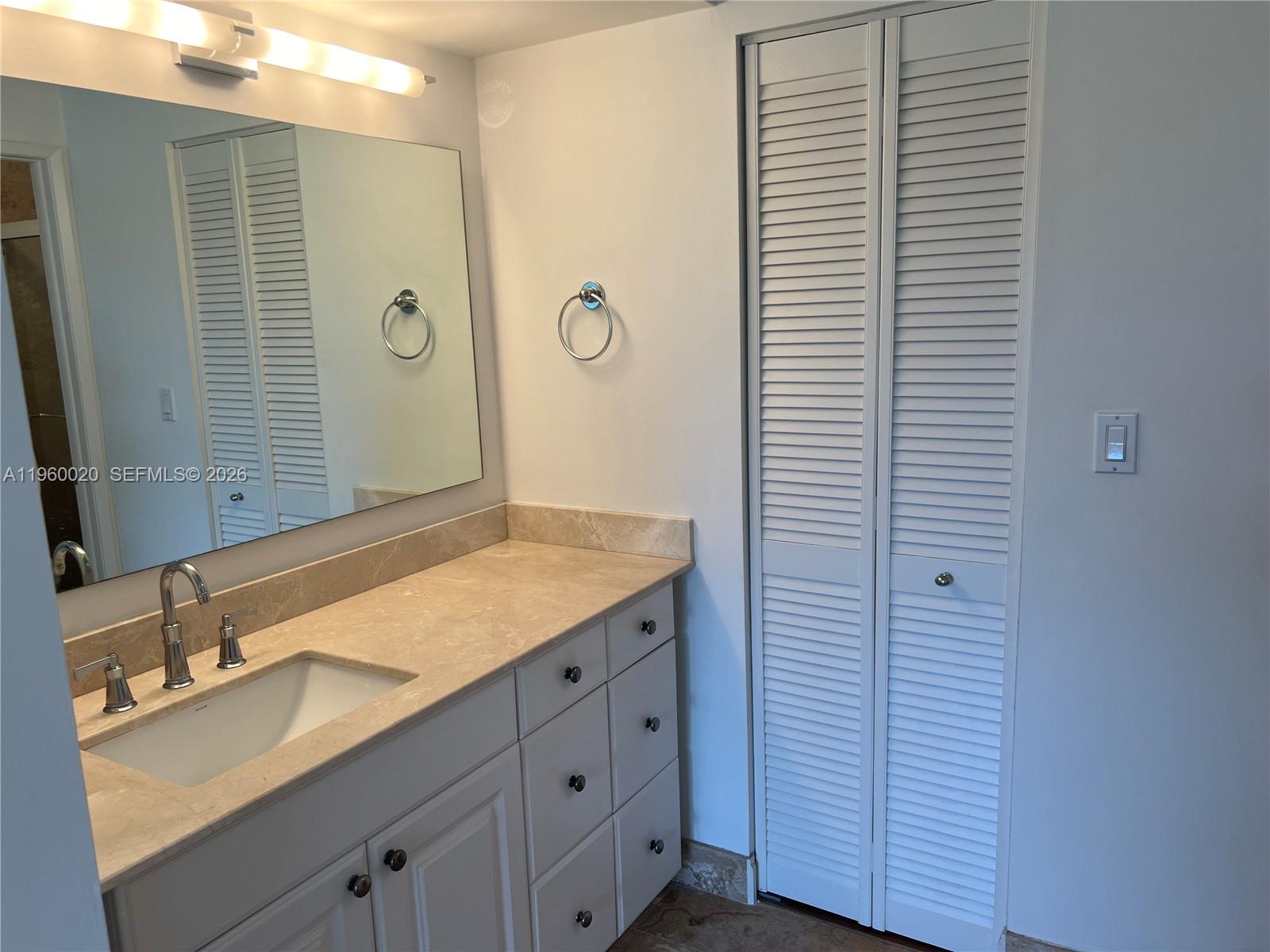 255 Galen Dr #4A Key Biscayne, FL 33149