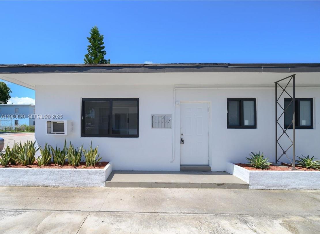 811 81st St #1 Miami Beach, FL 33141