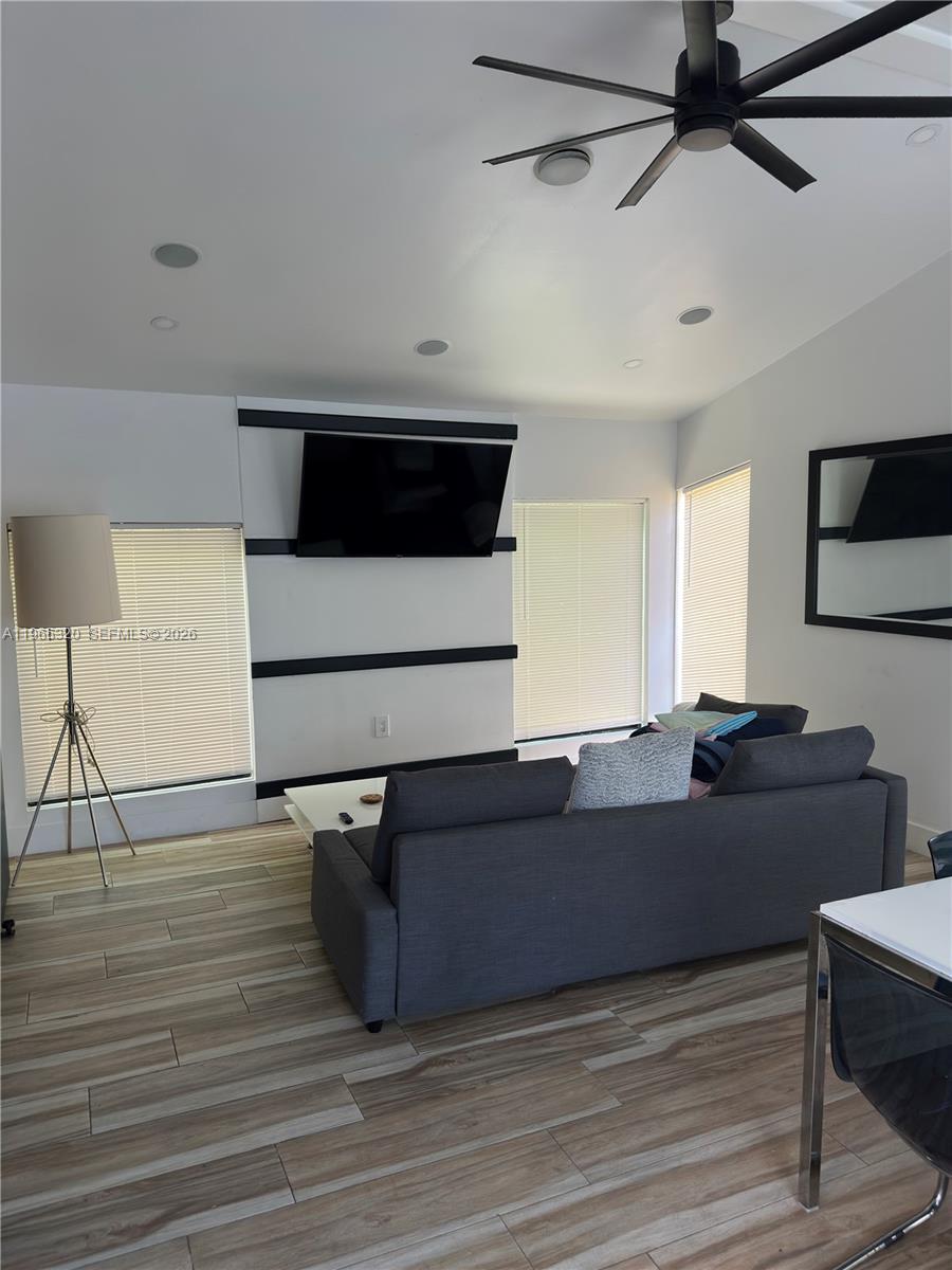 265 NE 151st St Miami, FL 33162