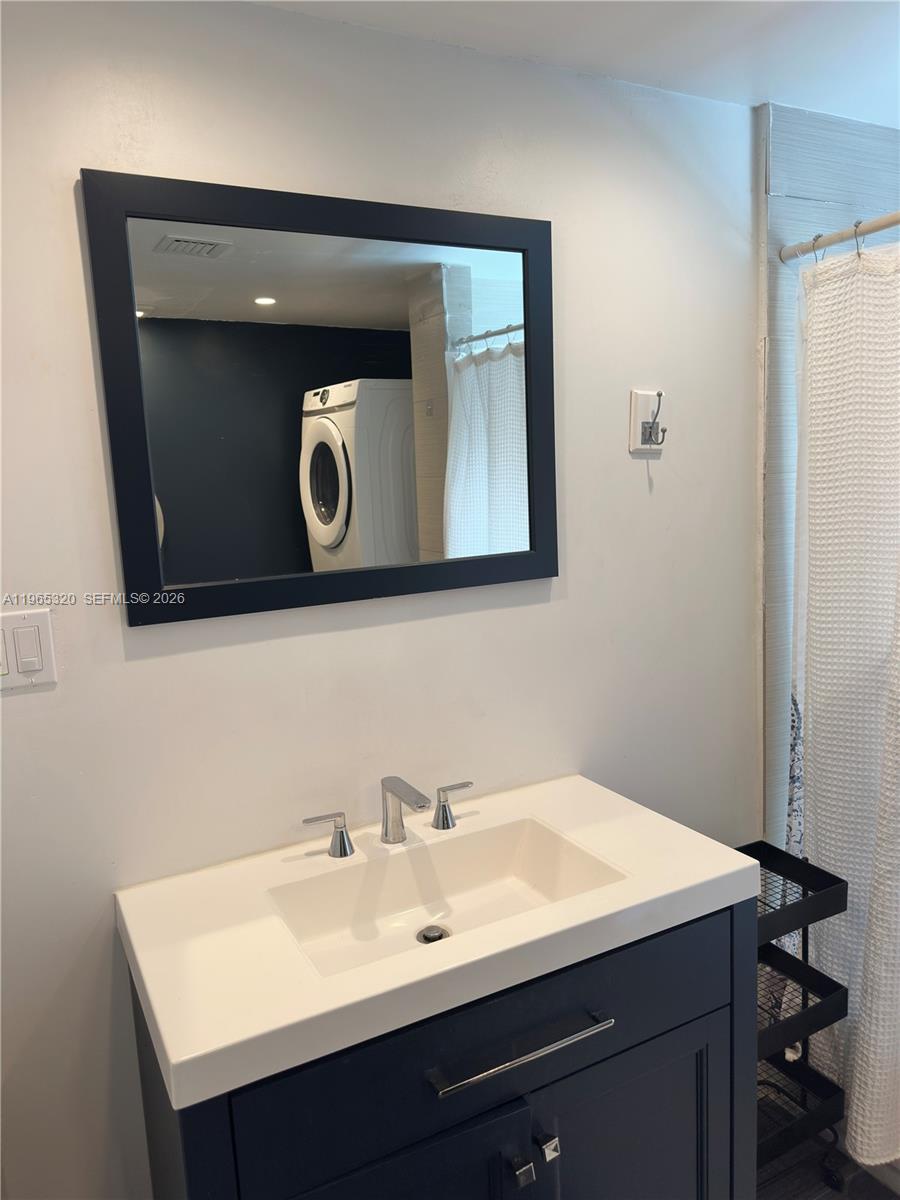 265 NE 151st St Miami, FL 33162