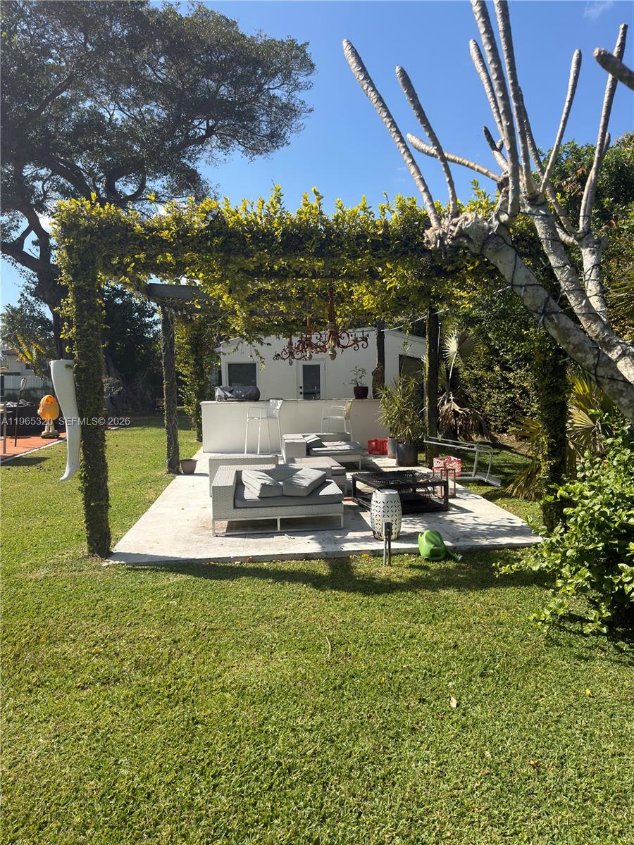 265 NE 151st St Miami, FL 33162