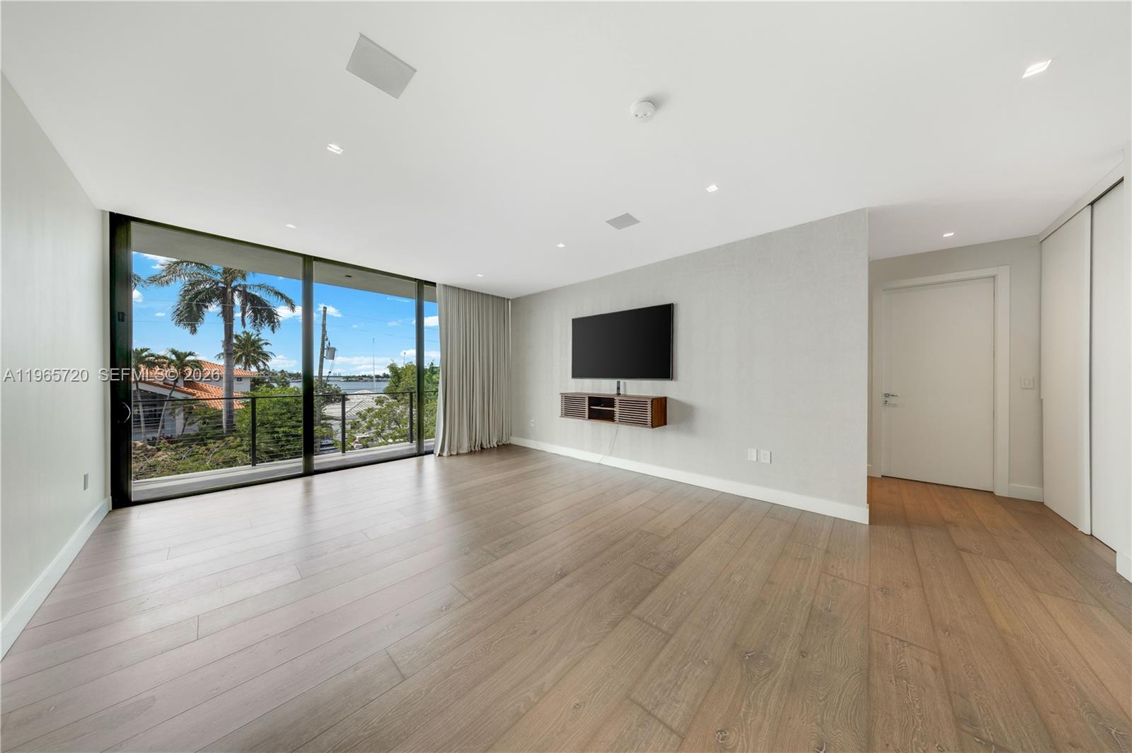 420 N Hibiscus Dr Miami Beach, FL 33139