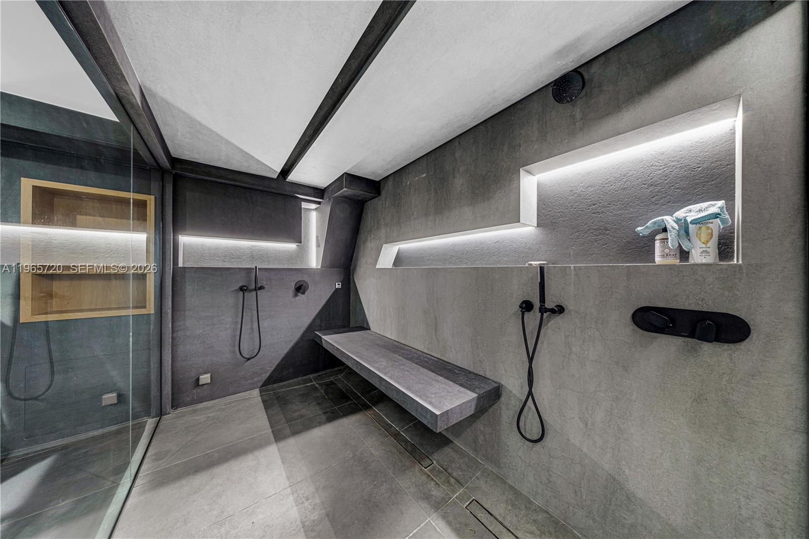 420 N Hibiscus Dr Miami Beach, FL 33139