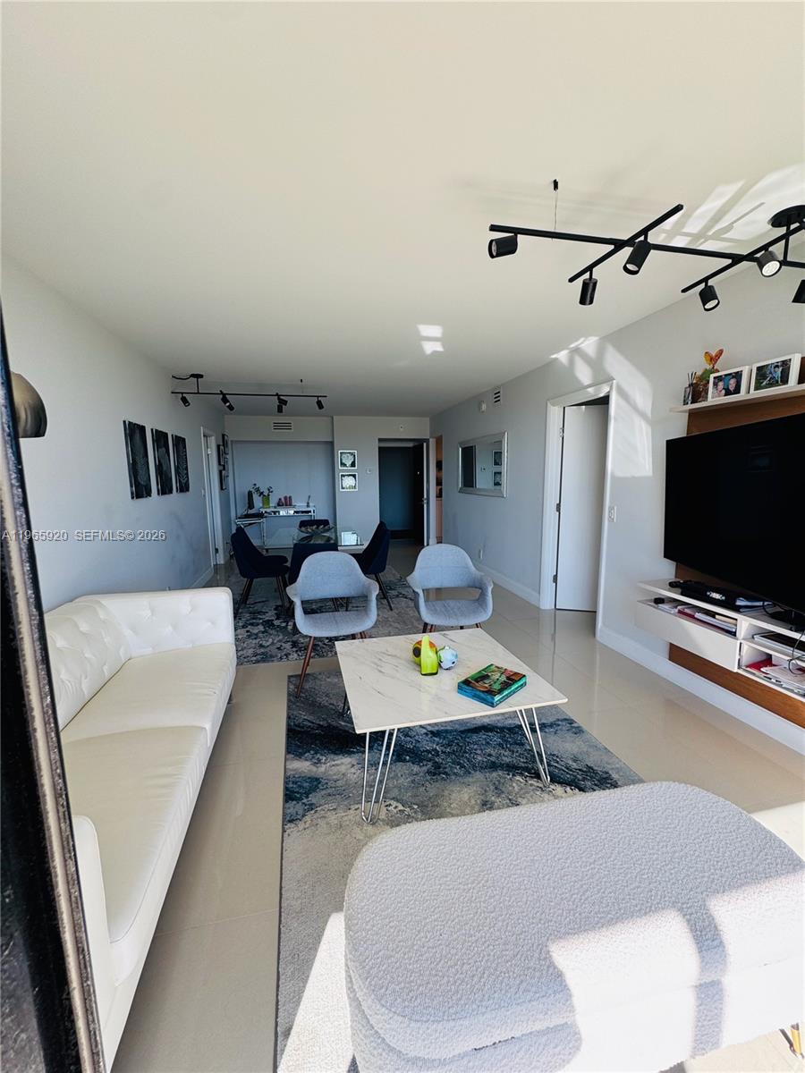 20335 W Country Clb Dr #608 Aventura, FL 33180