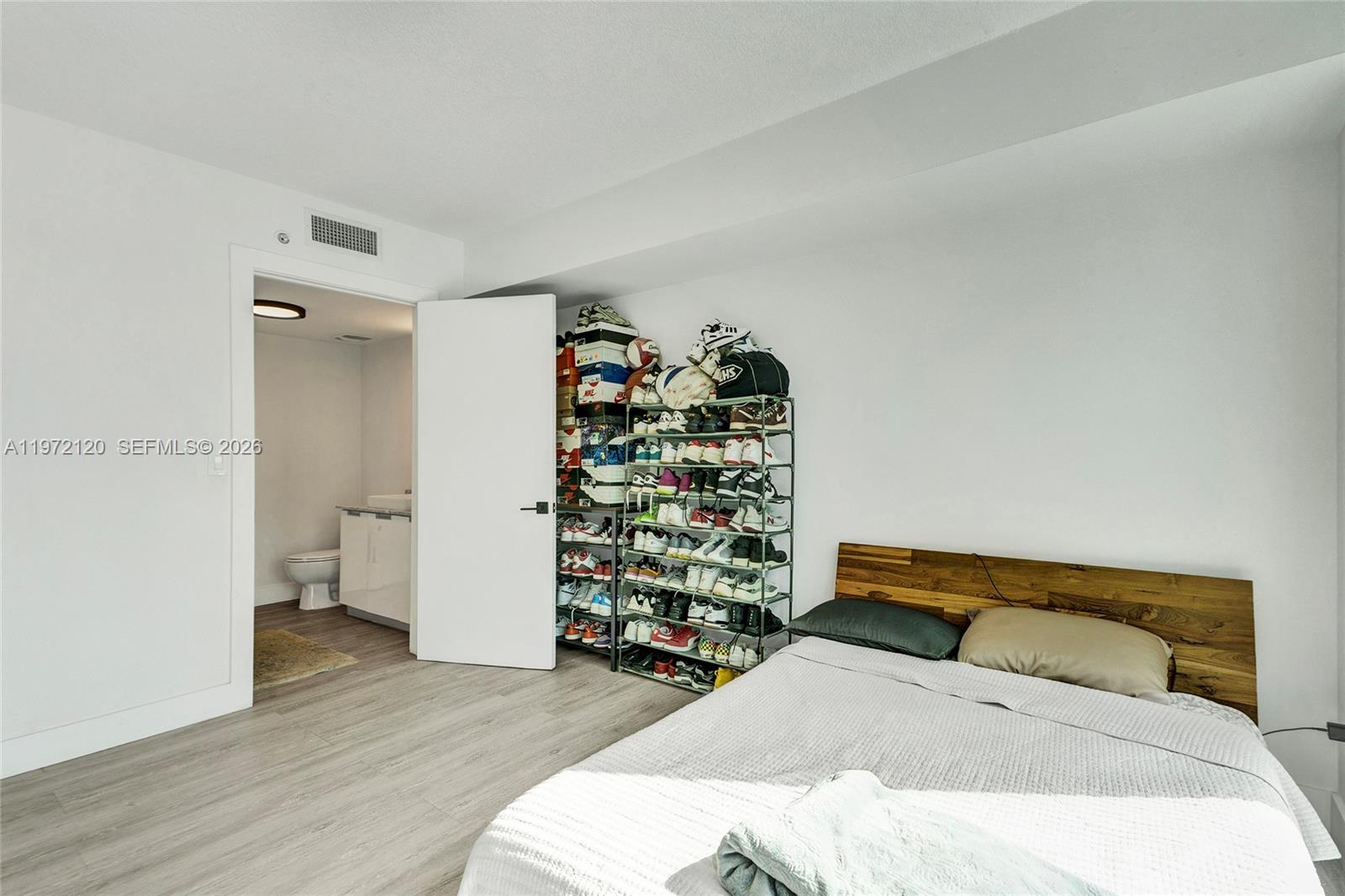 1881 79th St Cswy #1404 North Bay Village, FL 33141