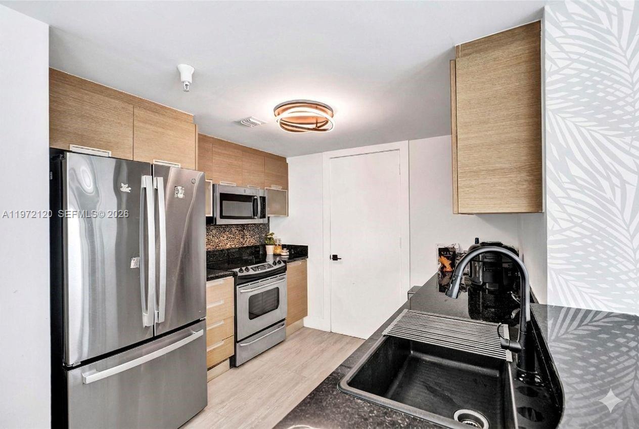 1881 79th St Cswy #1404 North Bay Village, FL 33141