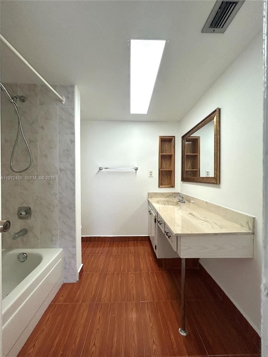 6005 Del Lago Cir #210 Sunrise, FL 33313