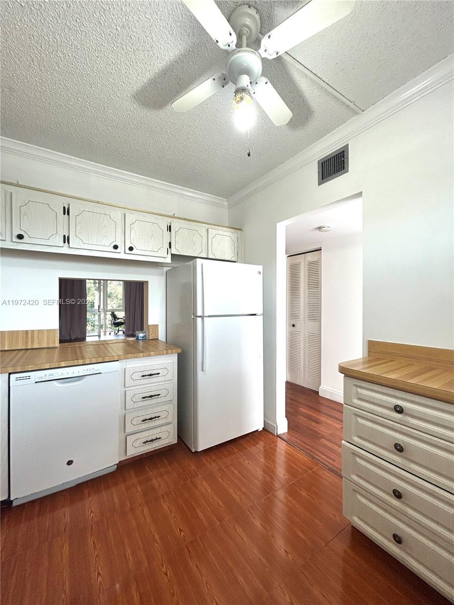 6005 Del Lago Cir #210 Sunrise, FL 33313