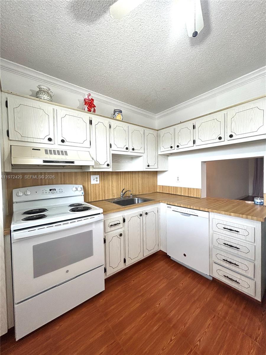 6005 Del Lago Cir #210 Sunrise, FL 33313