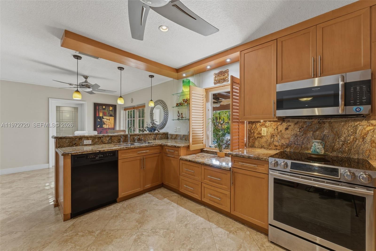 9475 SW 70th St Miami, FL 33173