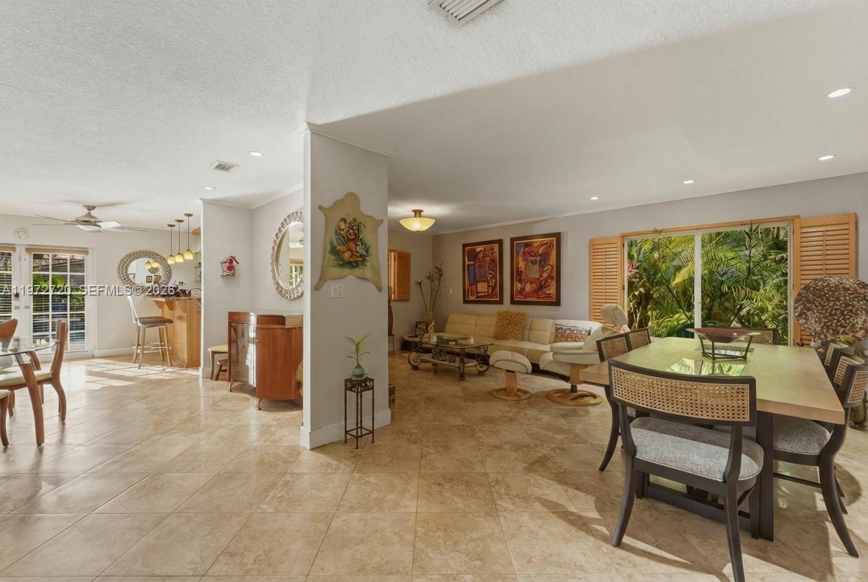 9475 SW 70th St Miami, FL 33173