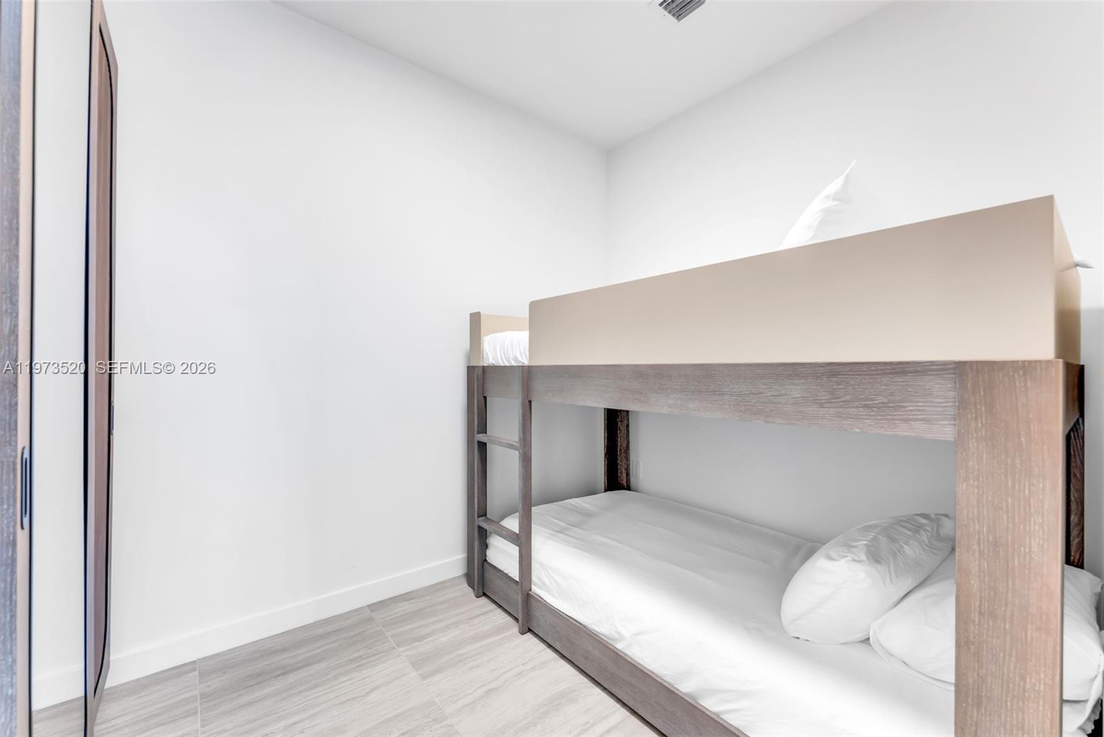 580 72nd St #1801 Miami Beach, FL 33141