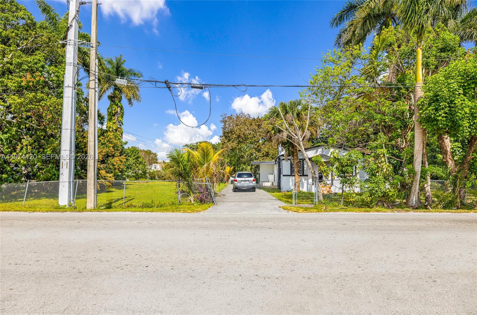 219 NE 141st St Miami, FL 33161