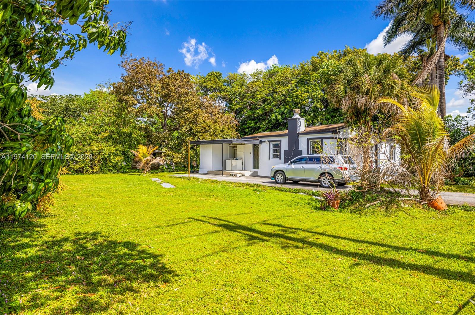 219 NE 141st St Miami, FL 33161