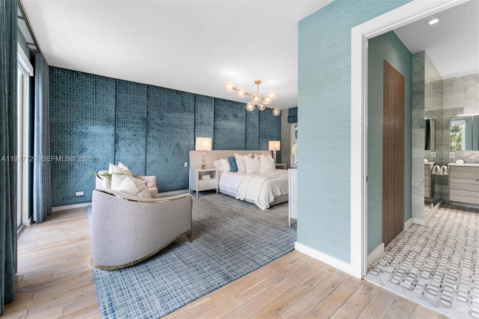 2887 Pine Tree Dr Miami Beach, FL 33140