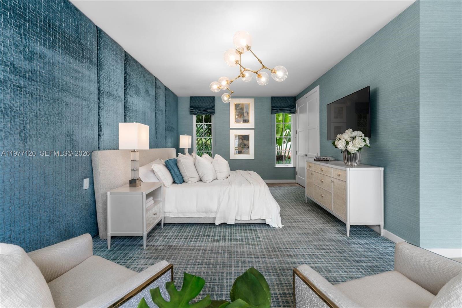 2887 Pine Tree Dr Miami Beach, FL 33140