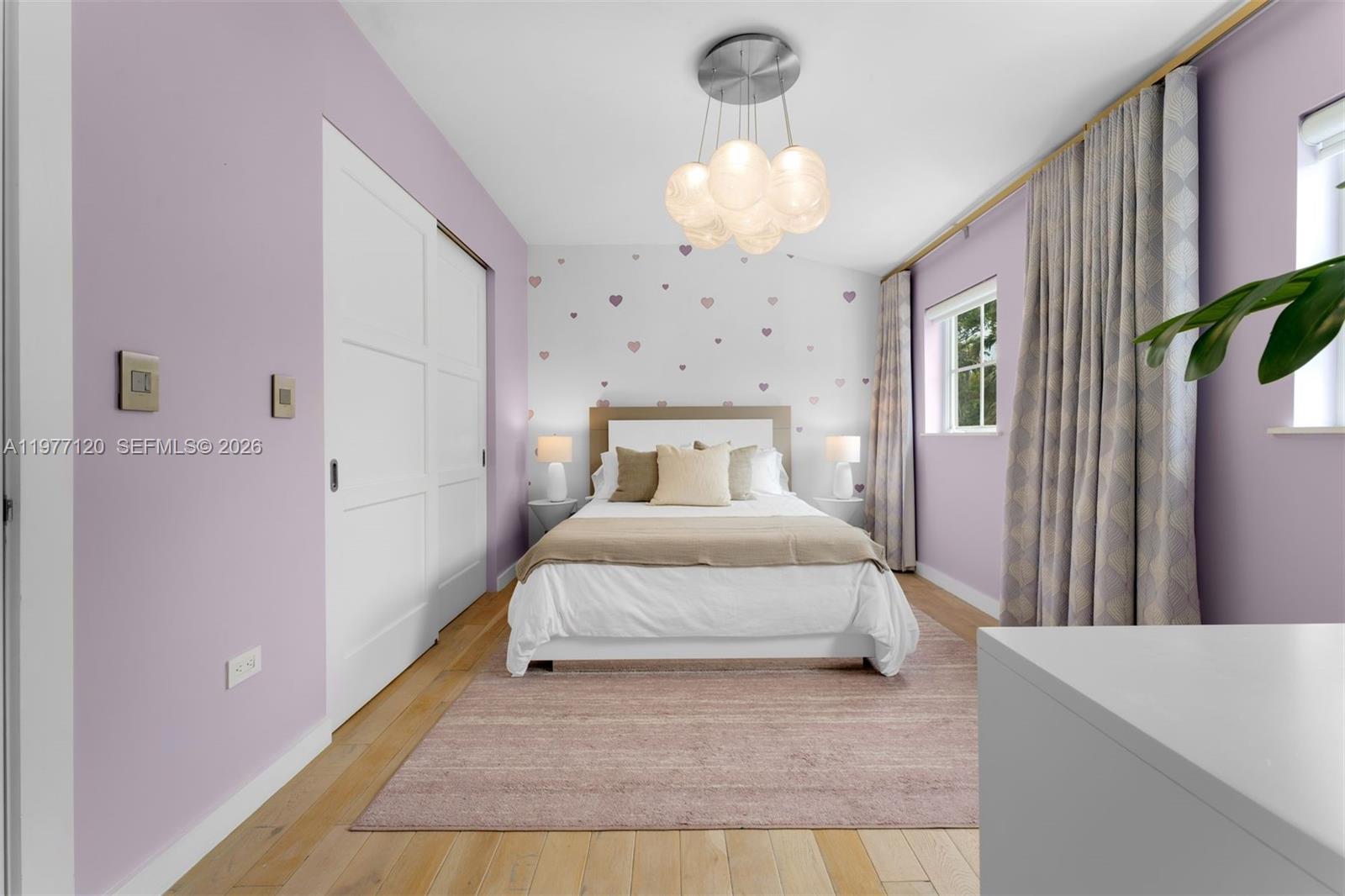 2887 Pine Tree Dr Miami Beach, FL 33140