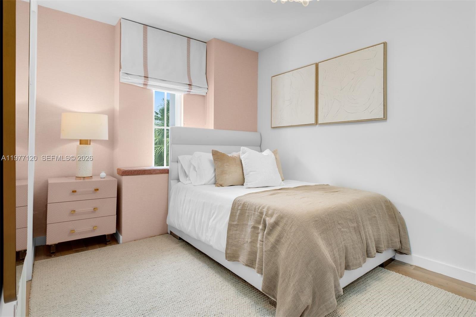 2887 Pine Tree Dr Miami Beach, FL 33140