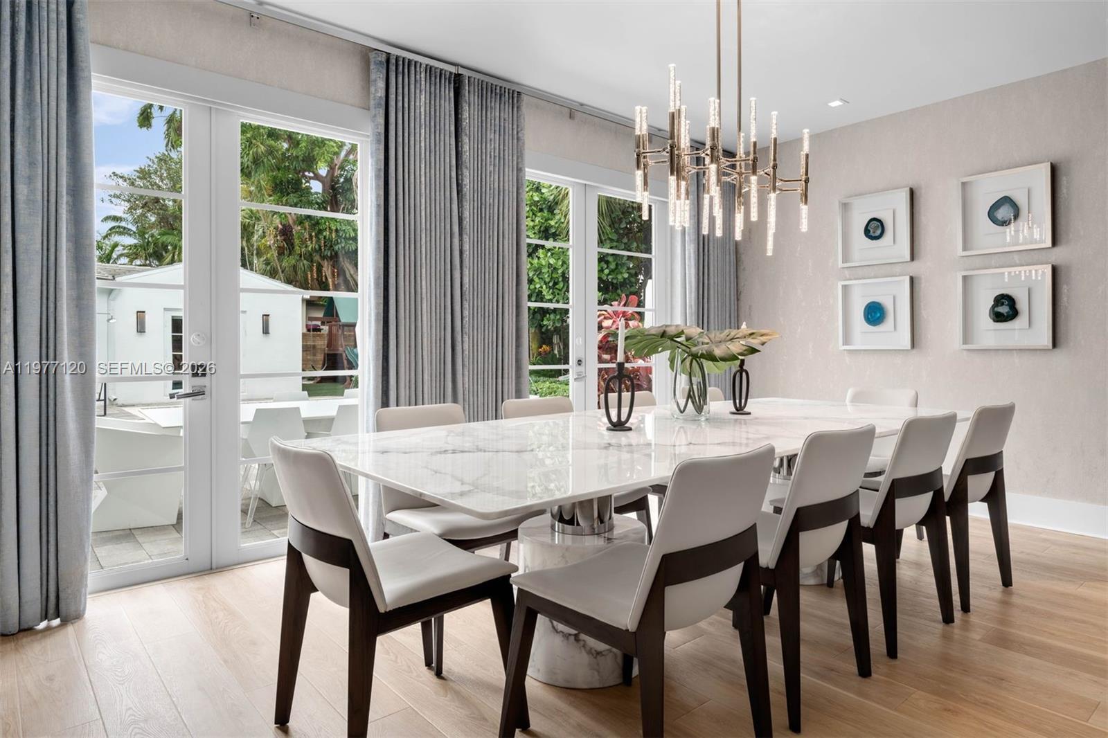 2887 Pine Tree Dr Miami Beach, FL 33140