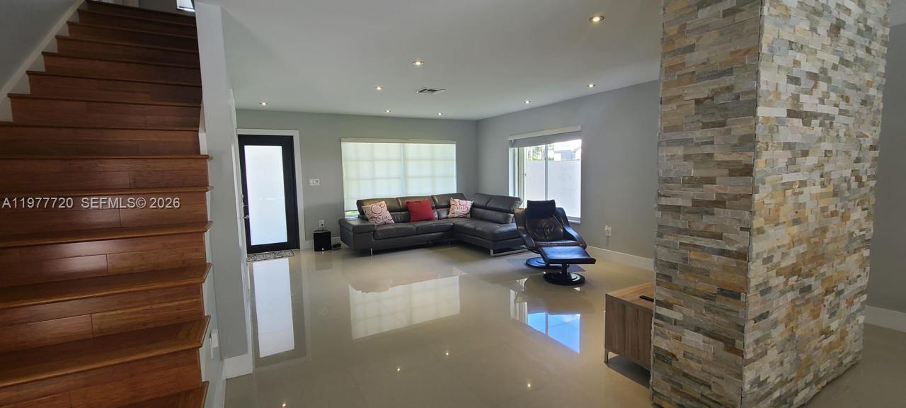 8826 NW 189th Ter Hialeah, FL 33018