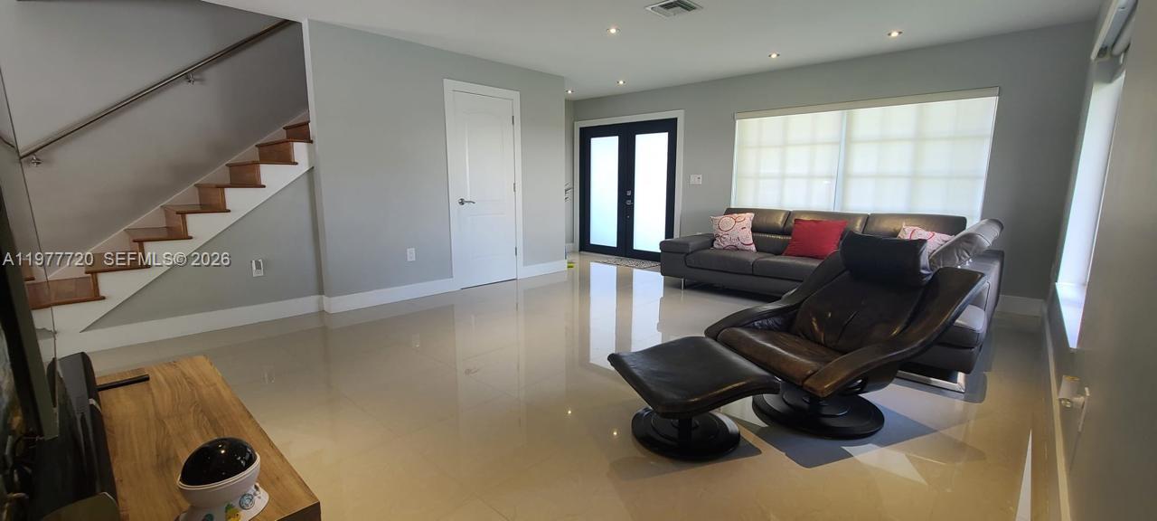 8826 NW 189th Ter Hialeah, FL 33018