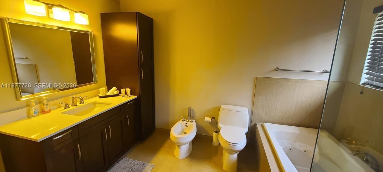 8826 NW 189th Ter Hialeah, FL 33018