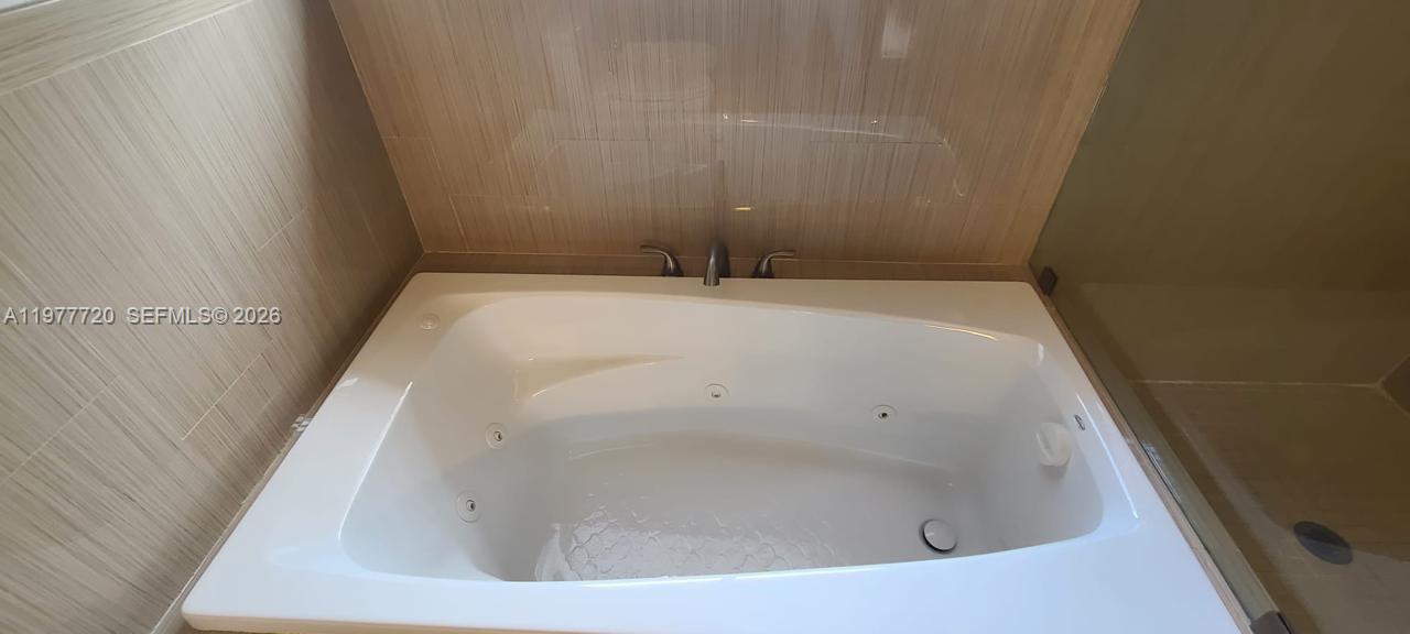 8826 NW 189th Ter Hialeah, FL 33018