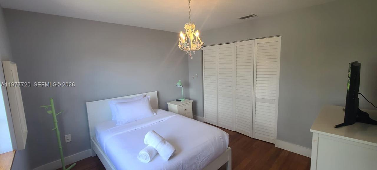 8826 NW 189th Ter Hialeah, FL 33018