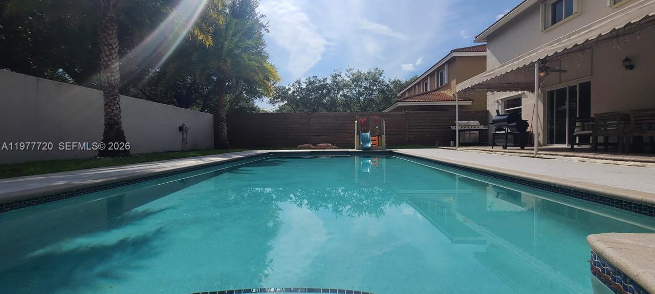 8826 NW 189th Ter Hialeah, FL 33018