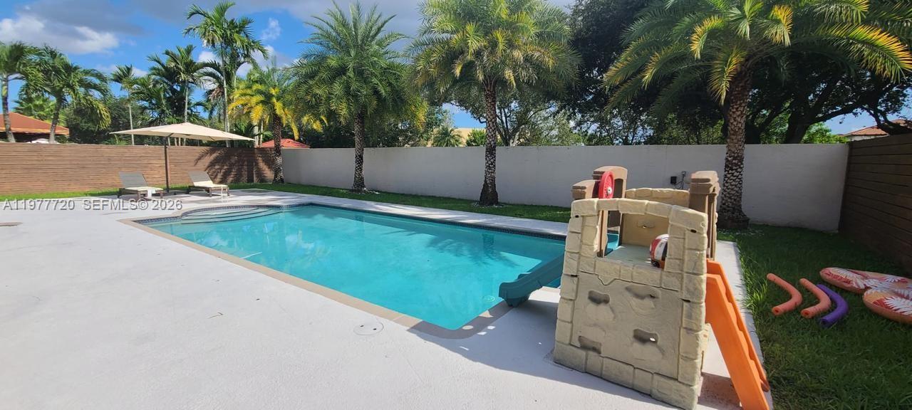 8826 NW 189th Ter Hialeah, FL 33018