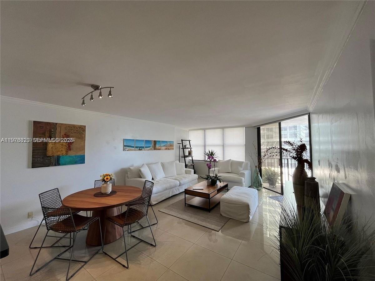 image Brickell Place I11