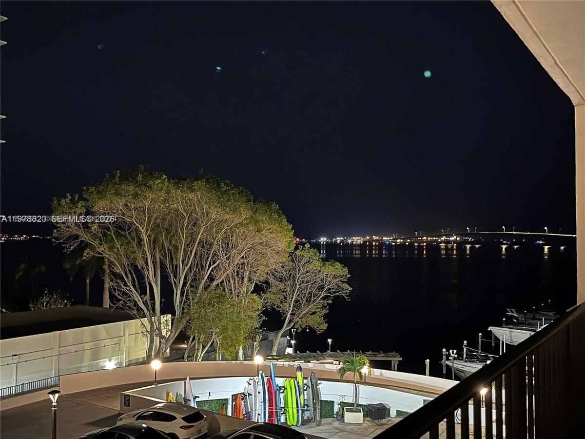 image Brickell Place I14