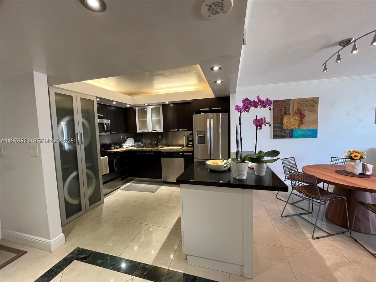 image Brickell Place I16