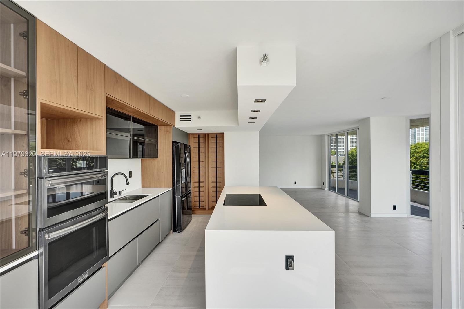 3530 Mystic Pointe Dr #415 Aventura, FL 33180