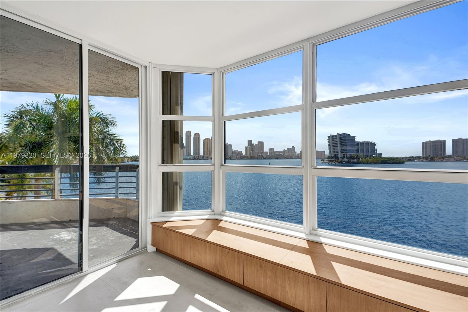 3530 Mystic Pointe Dr #415 Aventura, FL 33180