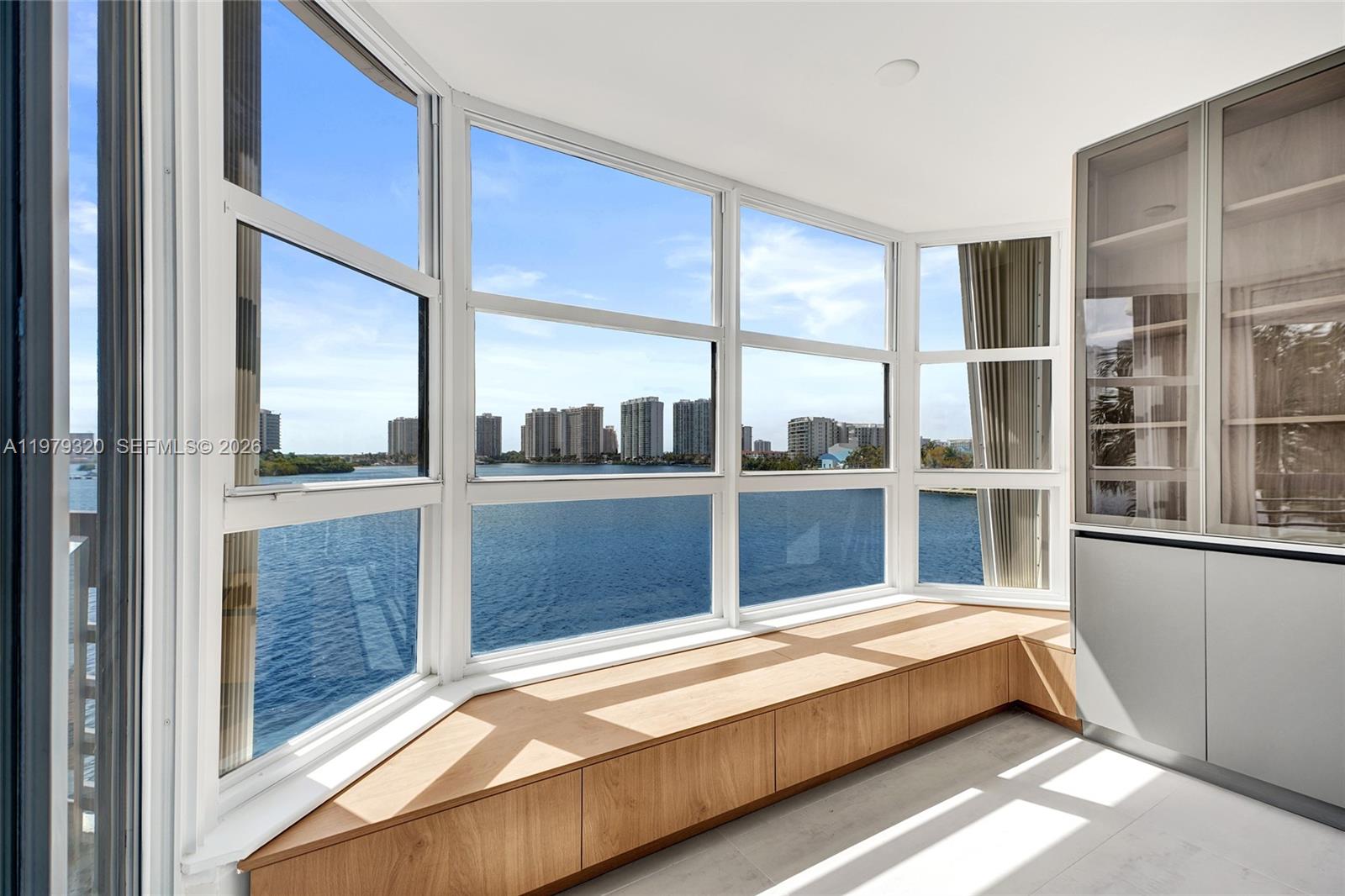 3530 Mystic Pointe Dr #415 Aventura, FL 33180