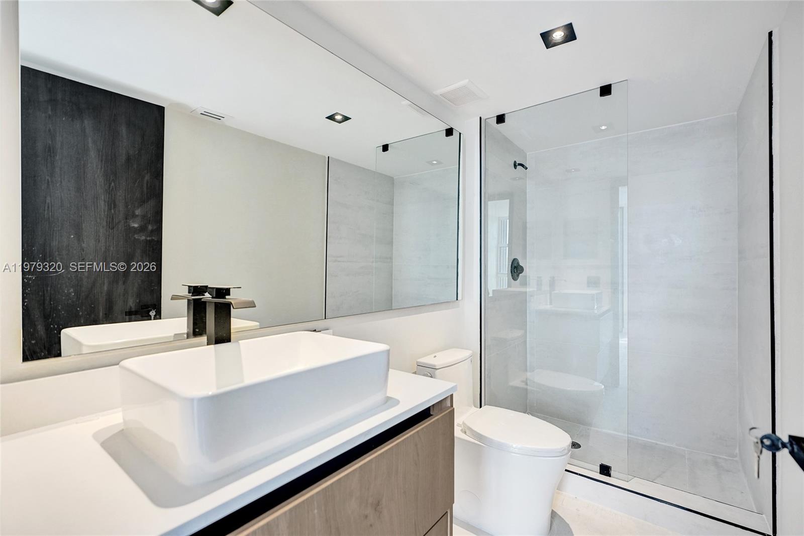 3530 Mystic Pointe Dr #415 Aventura, FL 33180