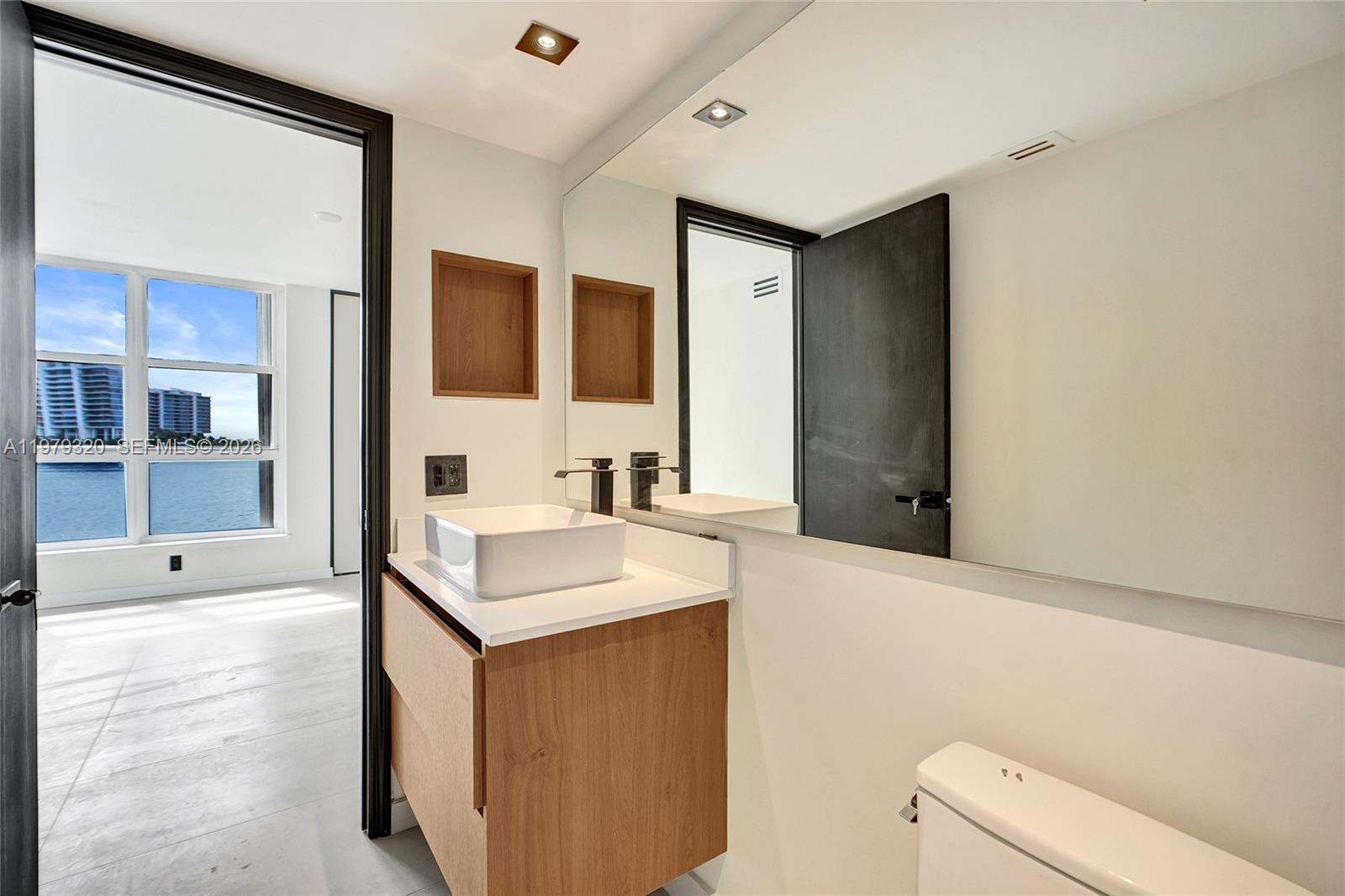 3530 Mystic Pointe Dr #415 Aventura, FL 33180