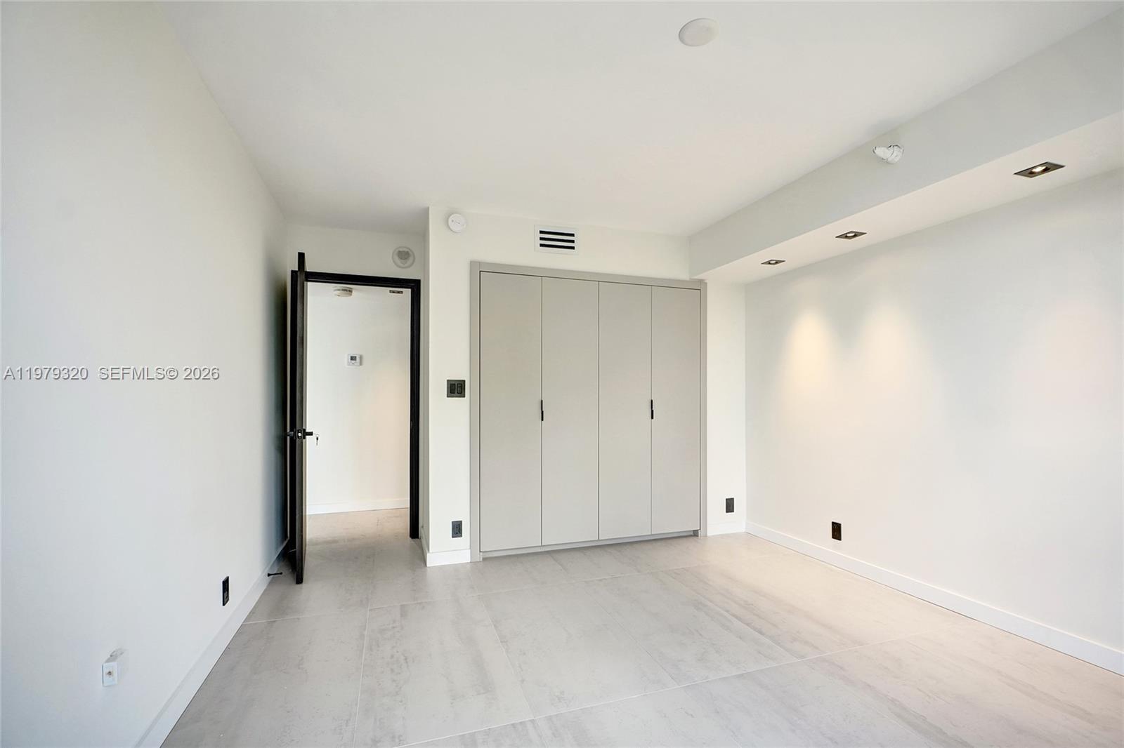 3530 Mystic Pointe Dr #415 Aventura, FL 33180