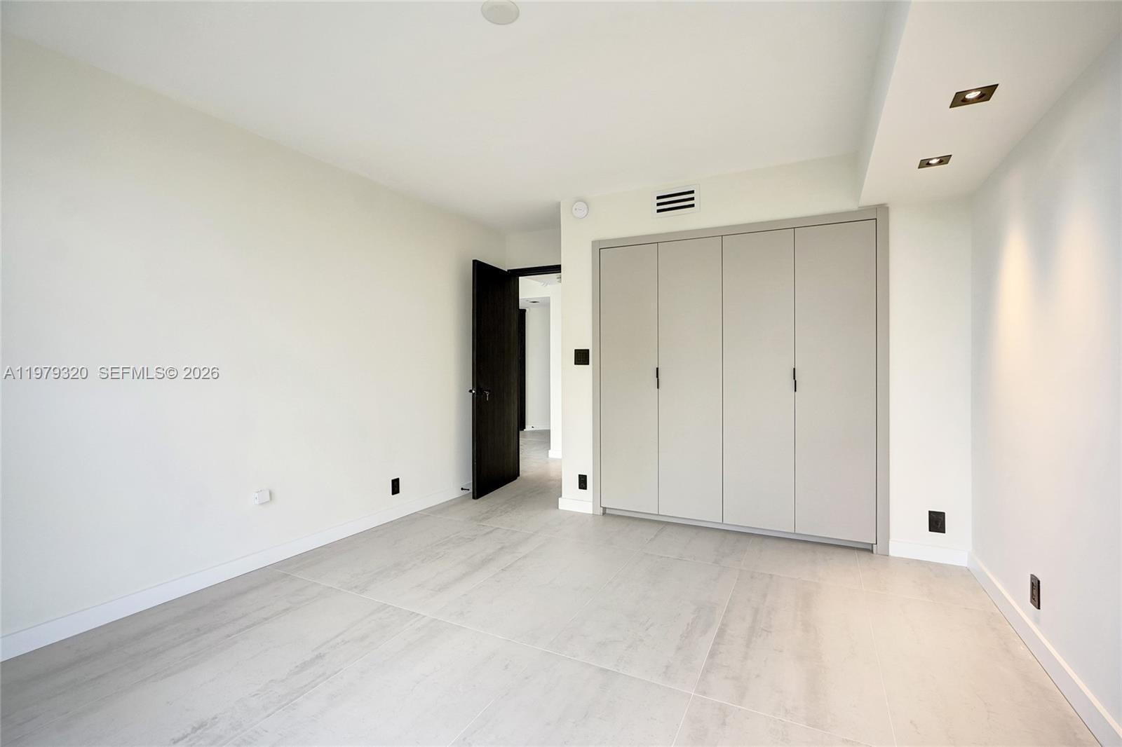 3530 Mystic Pointe Dr #415 Aventura, FL 33180