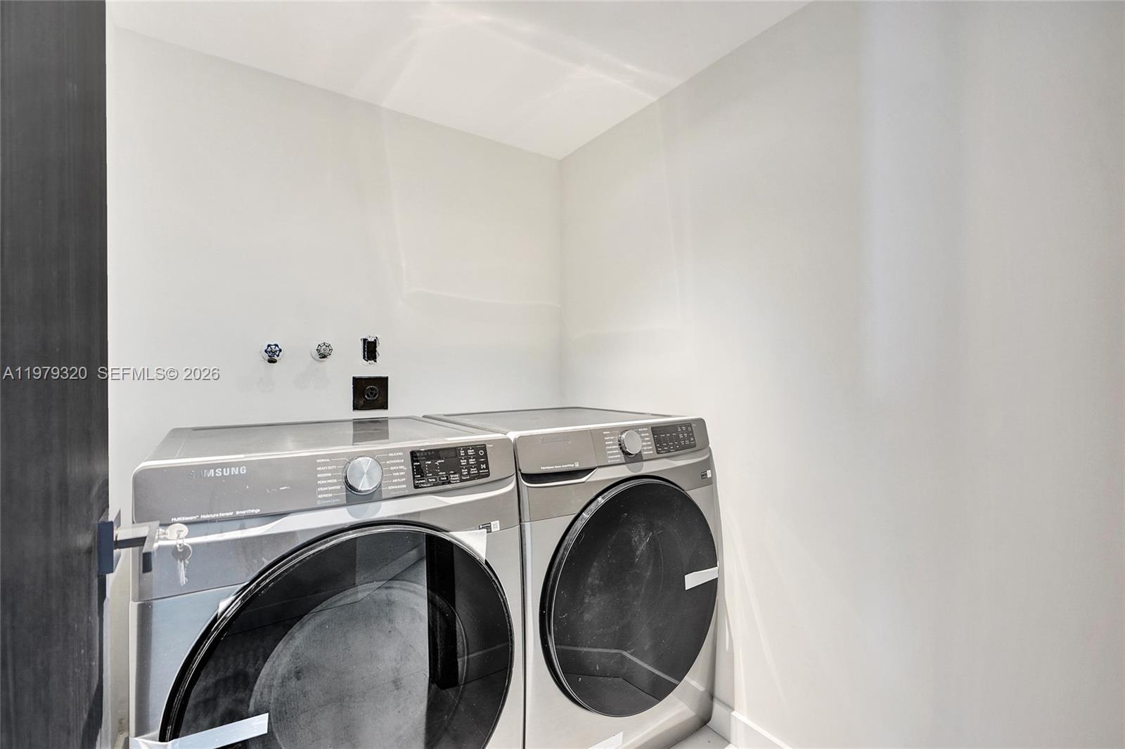 3530 Mystic Pointe Dr #415 Aventura, FL 33180