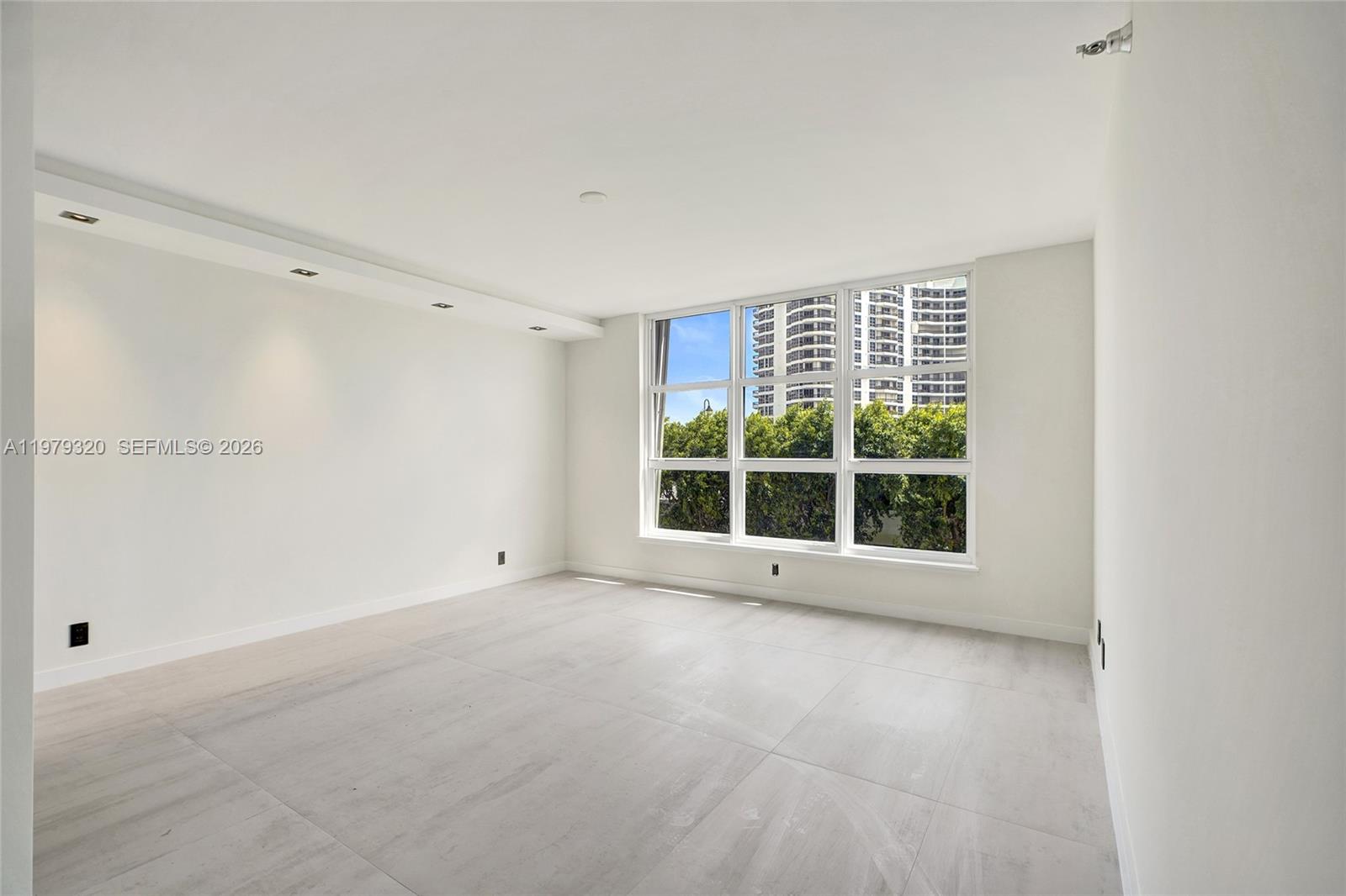 3530 Mystic Pointe Dr #415 Aventura, FL 33180