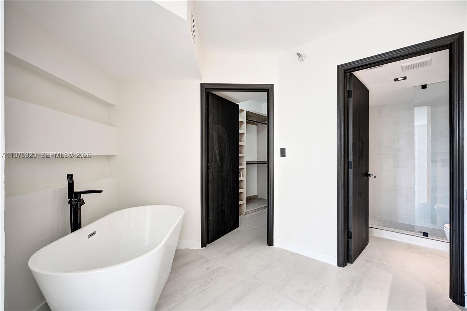 3530 Mystic Pointe Dr #415 Aventura, FL 33180